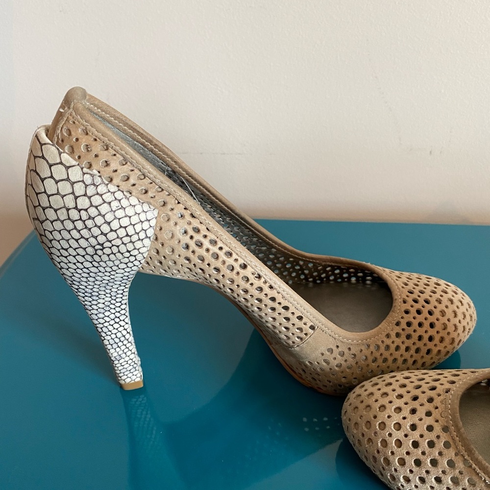 BCBG Maxazria beautiful heels